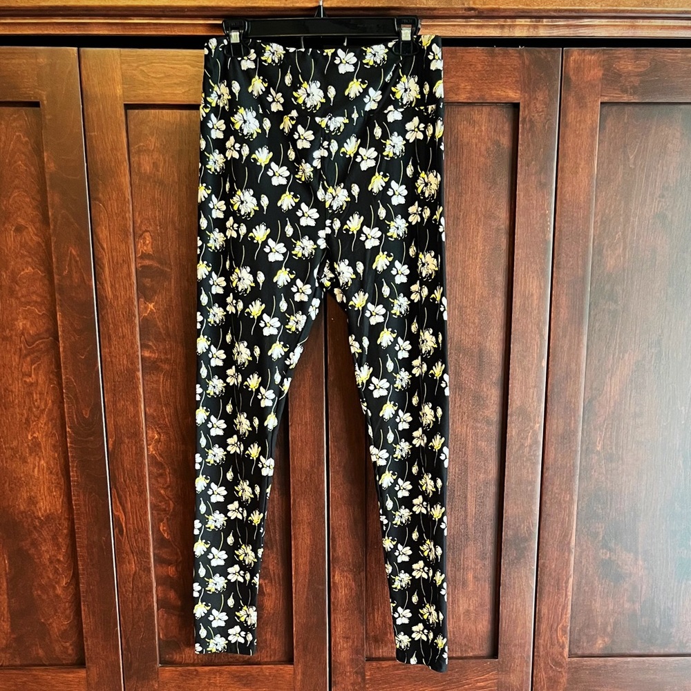 LuLaroe flowered TC leggings